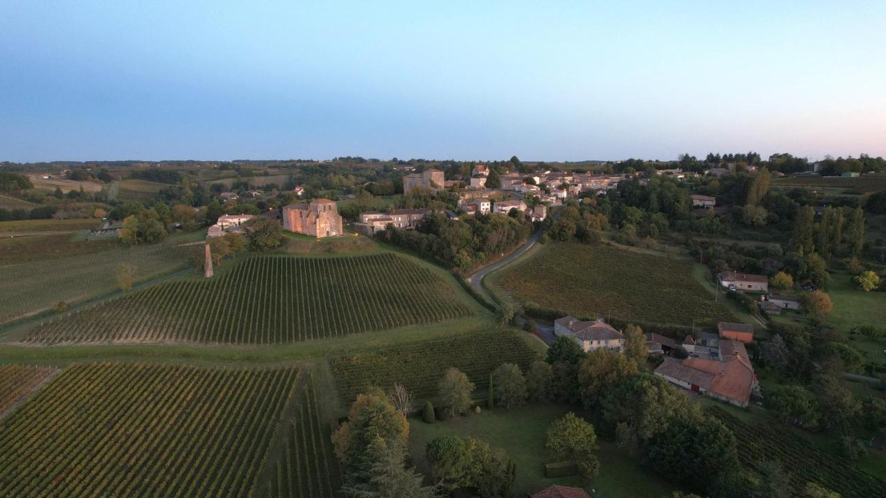 Romantic Gite Nr St Emilion With Private Pool And Views To Die For Pujols  外观 照片